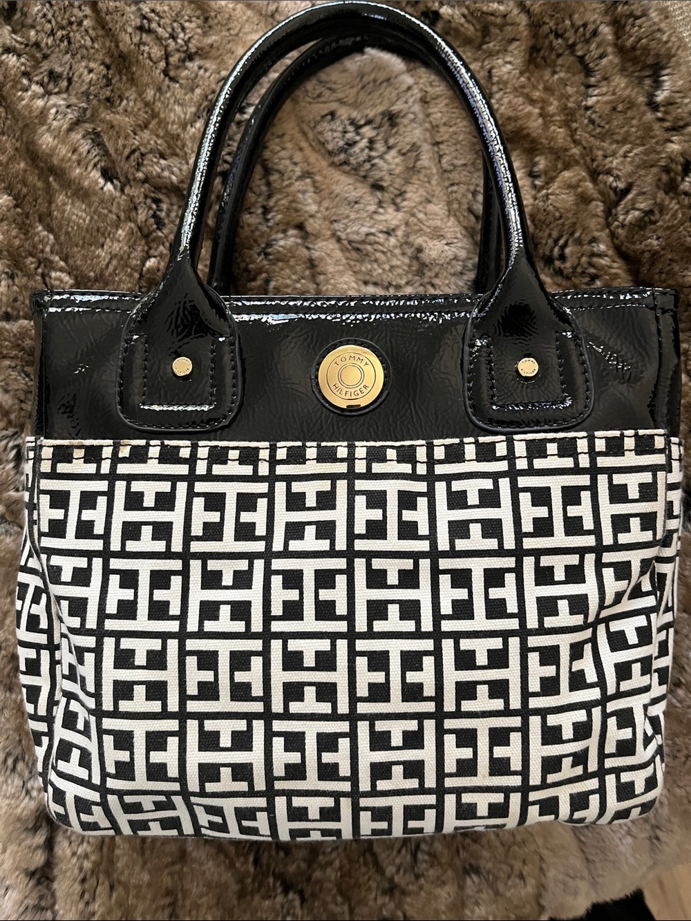 Tommy Hilfiger Black & White Logo Print Patent Trim Tote
